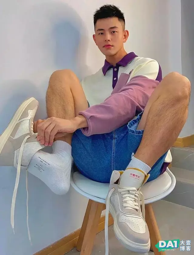 身高182CM，70KG体重，时尚感超强的学院派穿搭，满满的少年感！