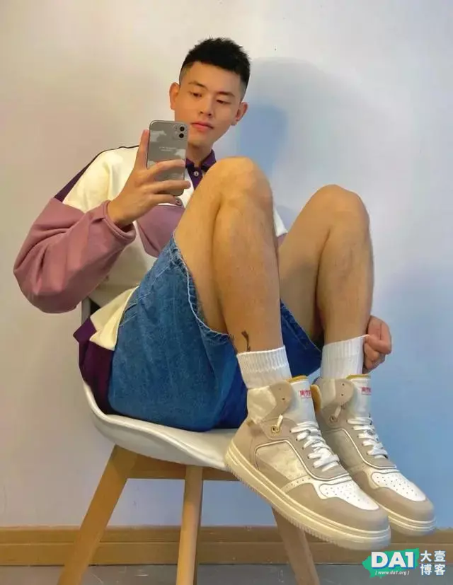 身高182CM，70KG体重，时尚感超强的学院派穿搭，满满的少年感！