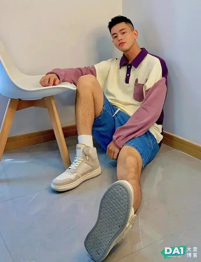 身高182CM，70KG体重，时尚感超强的学院派穿搭，满满的少年感！