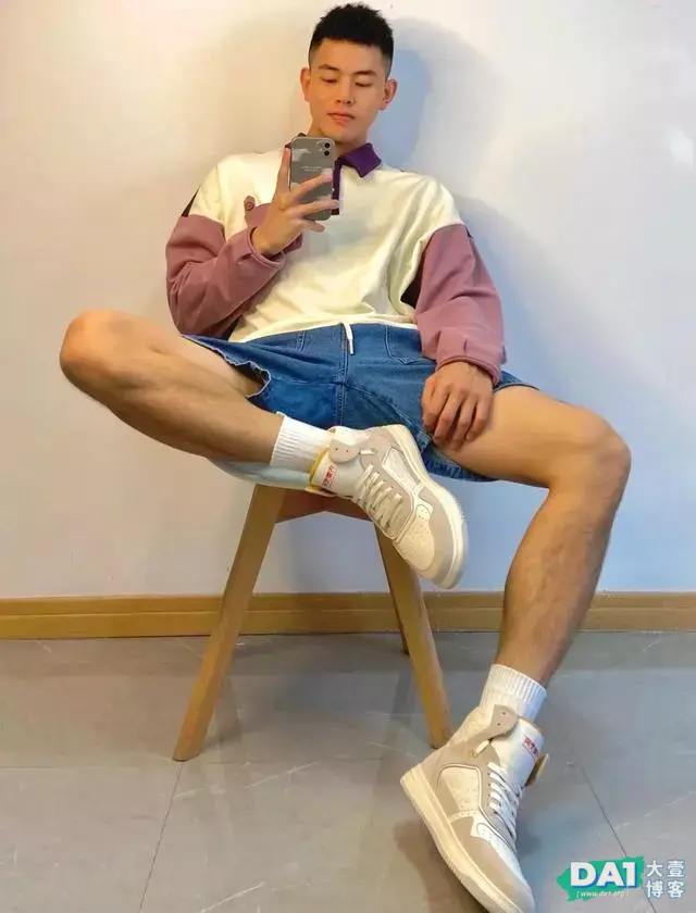 身高182CM，70KG体重，时尚感超强的学院派穿搭，满满的少年感！