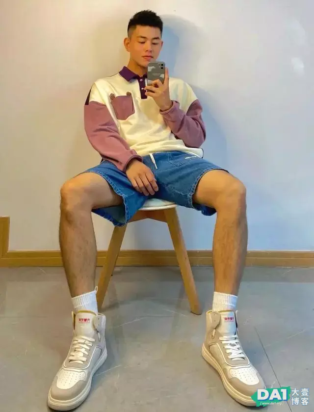 身高182CM，70KG体重，时尚感超强的学院派穿搭，满满的少年感！