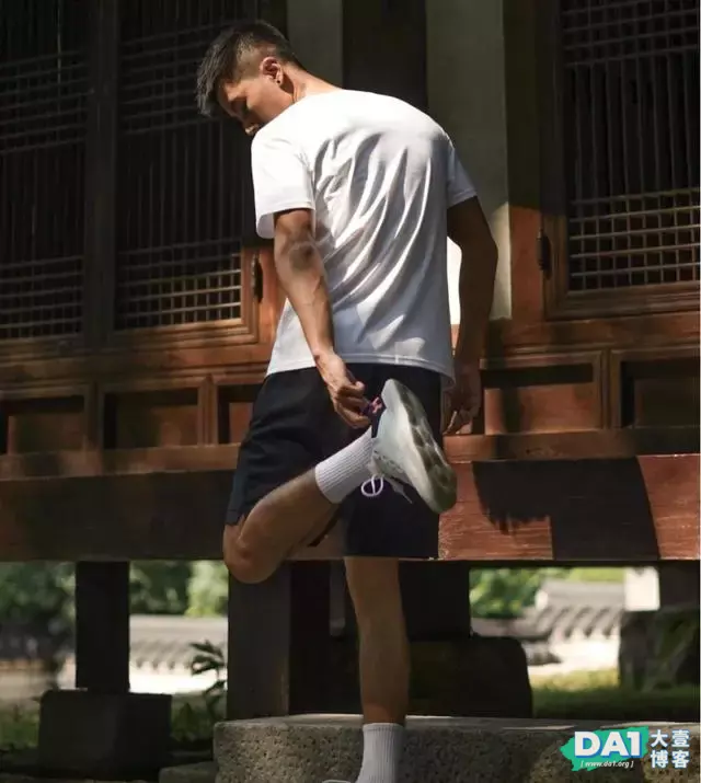 清爽干净的00后运动型男,喜欢晨跑男生有活力,画面唯美、清新! 清爽干净的00后运动型男,喜欢晨跑男生有活力,画面唯美、清新!