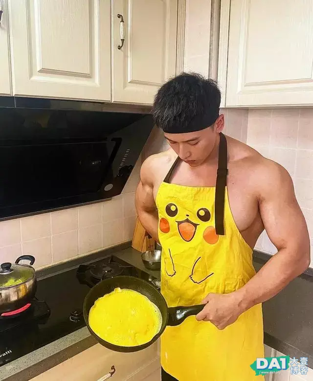 身材健硕的美食小哥,有颜值身材好,主要会做饭,男友的最佳人选 身材健硕的美食小哥,有颜值身材好,主要会做饭,男友的最佳人选