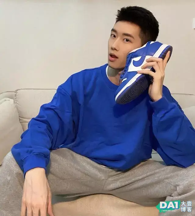 斯文清秀、爱笑小奶狗,一张英俊可人的脸,少年感十足的帅弟弟! 斯文清秀、爱笑小奶狗,一张英俊可人的脸,少年感十足的帅弟弟!