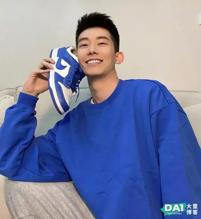 斯文清秀、爱笑小奶狗,一张英俊可人的脸,少年感十足的帅弟弟! 斯文清秀、爱笑小奶狗,一张英俊可人的脸,少年感十足的帅弟弟!