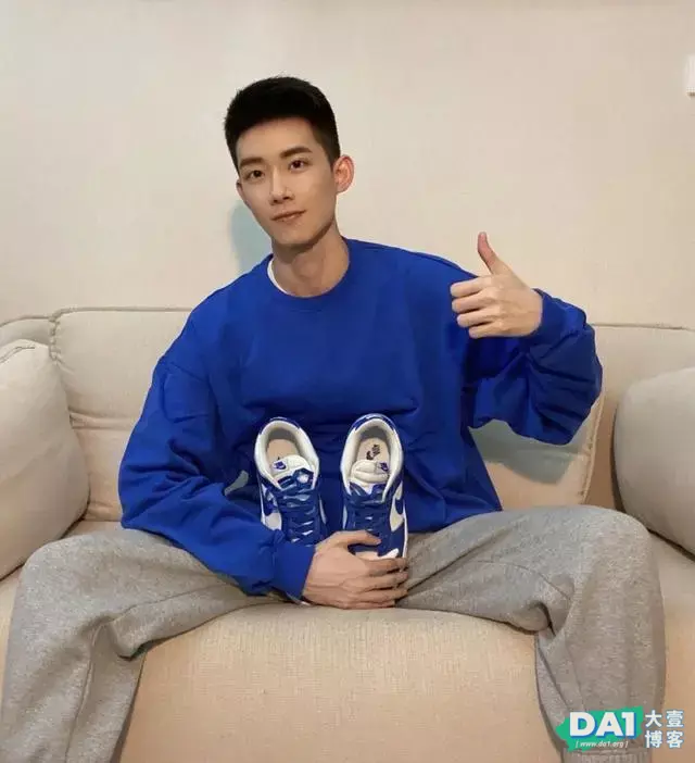 斯文清秀、爱笑小奶狗,一张英俊可人的脸,少年感十足的帅弟弟! 斯文清秀、爱笑小奶狗,一张英俊可人的脸,少年感十足的帅弟弟!