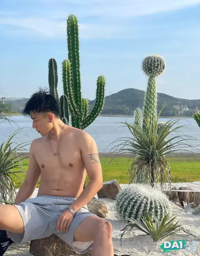 酷帅的阳刚体育生,享受着海风与阳光的沐浴,懂生活的男生有魅力 酷帅的阳刚体育生,享受着海风与阳光的沐浴,懂生活的男生有魅力