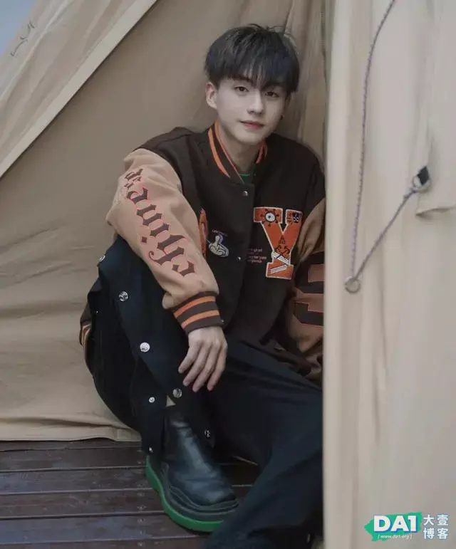 校草级乖乖少年,神仙级的颜值,暖暖的形象,妥妥的小说男主长相 校草级乖乖少年,神仙级的颜值,暖暖的形象,妥妥的小说男主长相