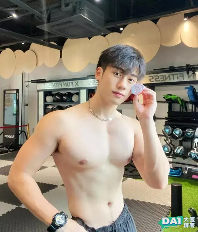 完美身材的肌肉小奶狗,高颜值,身材更让人嫉妒,你的男友请签收 完美身材的肌肉小奶狗,高颜值,身材更让人嫉妒,你的男友请签收
