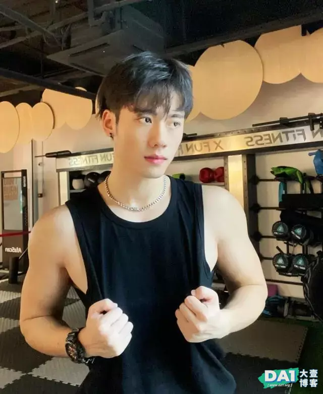 完美身材的肌肉小奶狗,高颜值,身材更让人嫉妒,你的男友请签收 完美身材的肌肉小奶狗,高颜值,身材更让人嫉妒,你的男友请签收