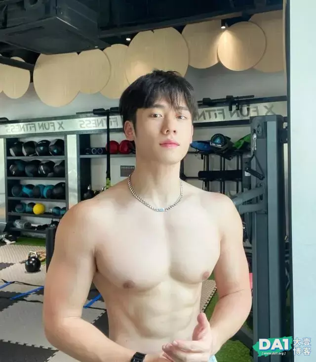 完美身材的肌肉小奶狗,高颜值,身材更让人嫉妒,你的男友请签收 完美身材的肌肉小奶狗,高颜值,身材更让人嫉妒,你的男友请签收
