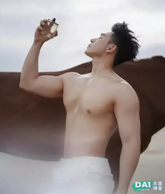 唯美画面与男体总是让人怀念,海边健壮型男拍出轻柔与洒脱气质! 唯美画面与男体总是让人怀念,海边健壮型男拍出轻柔与洒脱气质!