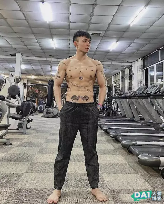 好身材拯救一张普通的脸,怪不得体育生帅哥多,努力健身太重要了 好身材拯救一张普通的脸,怪不得体育生帅哥多,努力健身太重要了