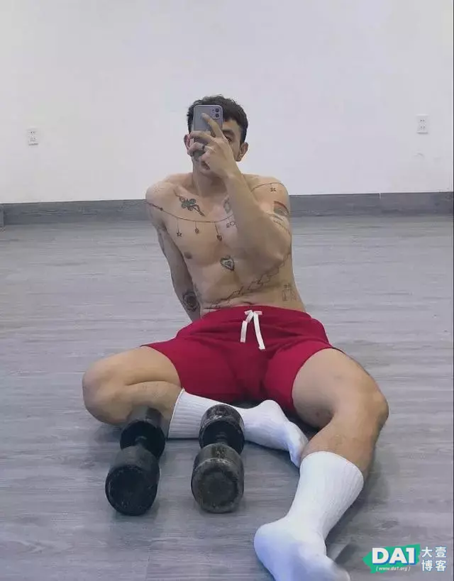 好身材拯救一张普通的脸,怪不得体育生帅哥多,努力健身太重要了 好身材拯救一张普通的脸,怪不得体育生帅哥多,努力健身太重要了