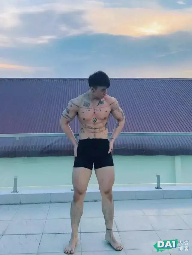 好身材拯救一张普通的脸,怪不得体育生帅哥多,努力健身太重要了 好身材拯救一张普通的脸,怪不得体育生帅哥多,努力健身太重要了