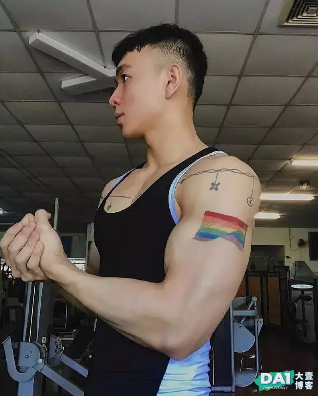 好身材拯救一张普通的脸,怪不得体育生帅哥多,努力健身太重要了 好身材拯救一张普通的脸,怪不得体育生帅哥多,努力健身太重要了