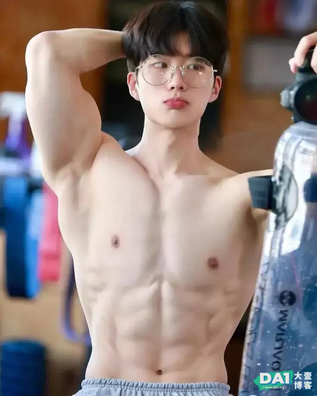 颜值高,身材棒的肌肉小哥哥,难道韩国男生外形都这么让人羡慕吗 颜值高,身材棒的肌肉小哥哥,难道韩国男生外形都这么让人羡慕吗