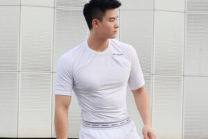 健壮阳刚、英俊帅气的五官,穿训练服的肌肉小狼狗,尽显型男本色-大壹博客