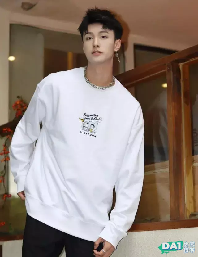 奶味十足、外表英俊的青春美少年,有颜值的男生这样穿,更有型! 奶味十足、外表英俊的青春美少年,有颜值的男生这样穿,更有型!