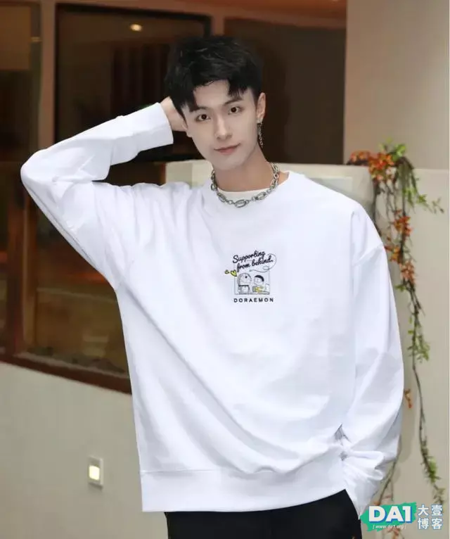 奶味十足、外表英俊的青春美少年,有颜值的男生这样穿,更有型! 奶味十足、外表英俊的青春美少年,有颜值的男生这样穿,更有型!