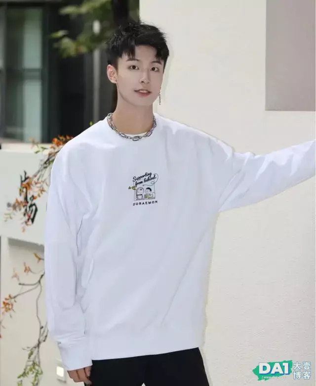 奶味十足、外表英俊的青春美少年,有颜值的男生这样穿,更有型! 奶味十足、外表英俊的青春美少年,有颜值的男生这样穿,更有型!
