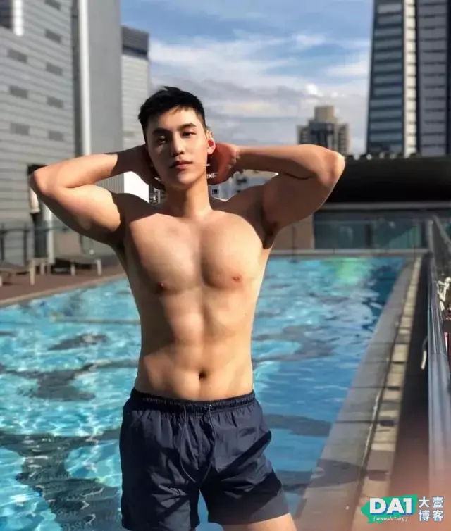 外表斯文,内心火热的00后美少年,穿衣时尚有品味,青春有活力! 外表斯文,内心火热的00后美少年,穿衣时尚有品味,青春有活力!