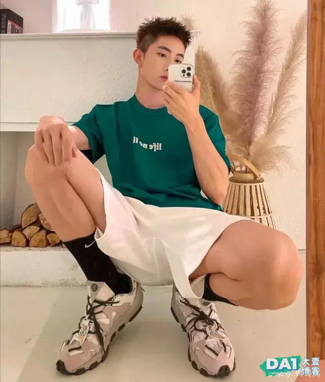 爱自拍的00后文艺小奶狗,清爽的外形干净的脸,是你的理想男友吗 爱自拍的00后文艺小奶狗,清爽的外形干净的脸,是你的理想男友吗