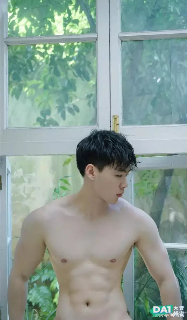 拍片就当玩,这个肤白貌美的小奶狗很值得一看 拍片就当玩,这个肤白貌美的小奶狗很值得一看