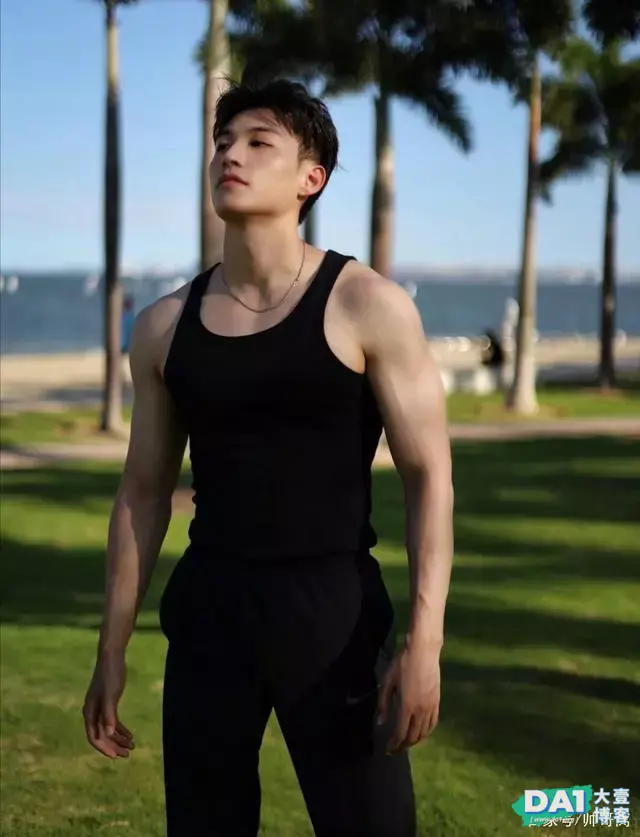 鲜嫩高中生奶狗弟弟,是吃可爱长大的吗? 鲜嫩高中生奶狗弟弟,是吃可爱长大的吗?
