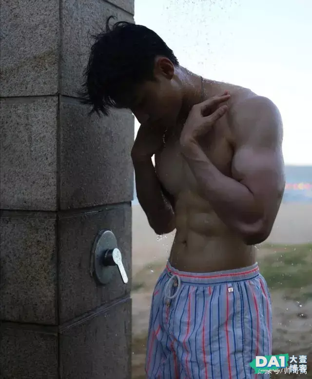 鲜嫩高中生奶狗弟弟,是吃可爱长大的吗? 鲜嫩高中生奶狗弟弟,是吃可爱长大的吗?