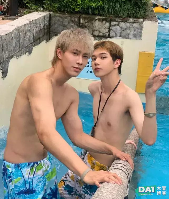 夏天男生最爱玩的游戏,原来是带着好兄弟去游泳,这身材该健身了 夏天男生最爱玩的游戏,原来是带着好兄弟去游泳,这身材该健身了