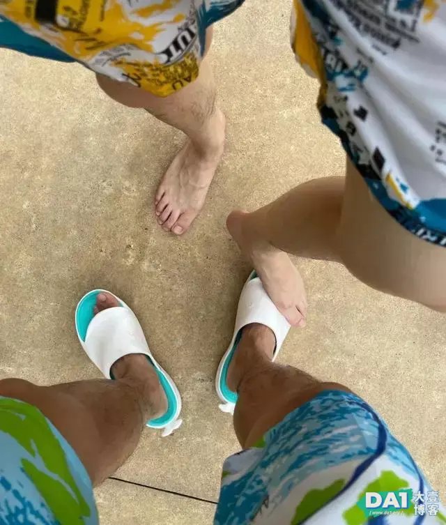 夏天男生最爱玩的游戏,原来是带着好兄弟去游泳,这身材该健身了 夏天男生最爱玩的游戏,原来是带着好兄弟去游泳,这身材该健身了