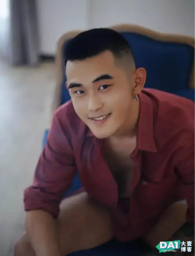 健壮的身材,阳刚的气质,爱健身的男生浑身散发诱人的荷尔蒙气息 健壮的身材,阳刚的气质,爱健身的男生浑身散发诱人的荷尔蒙气息