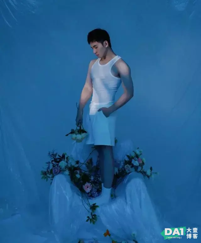 颜高条顺的阳光大男孩,酷酷的表情有点痞坏,网友:这小子真帅! 颜高条顺的阳光大男孩,酷酷的表情有点痞坏,网友:这小子真帅!