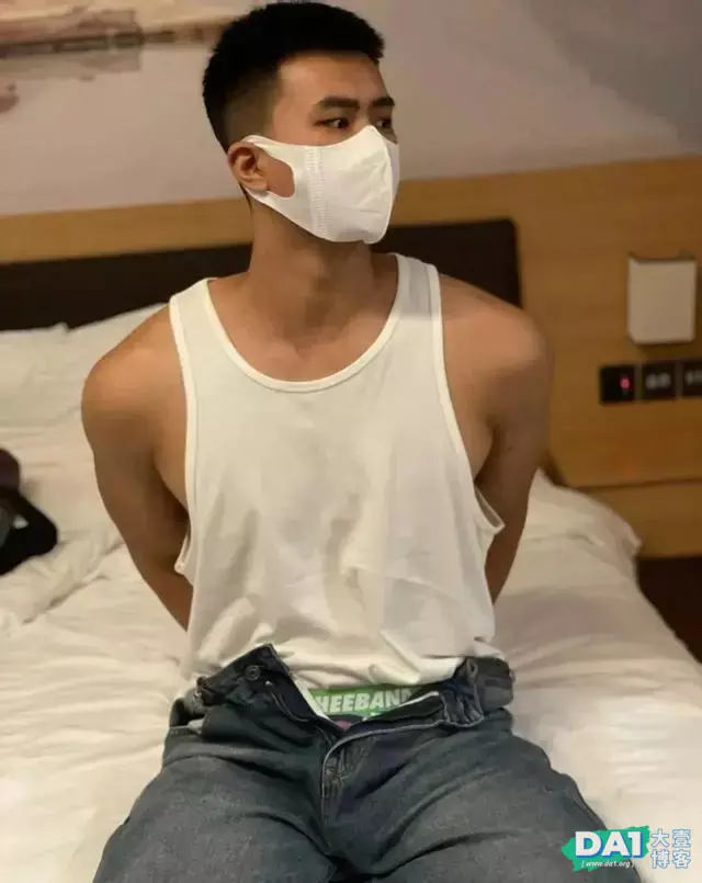 身高191CM寸头体育生,阳刚、健壮有活力,运动男孩果然是最帅的 身高191CM寸头体育生,阳刚、健壮有活力,运动男孩果然是最帅的