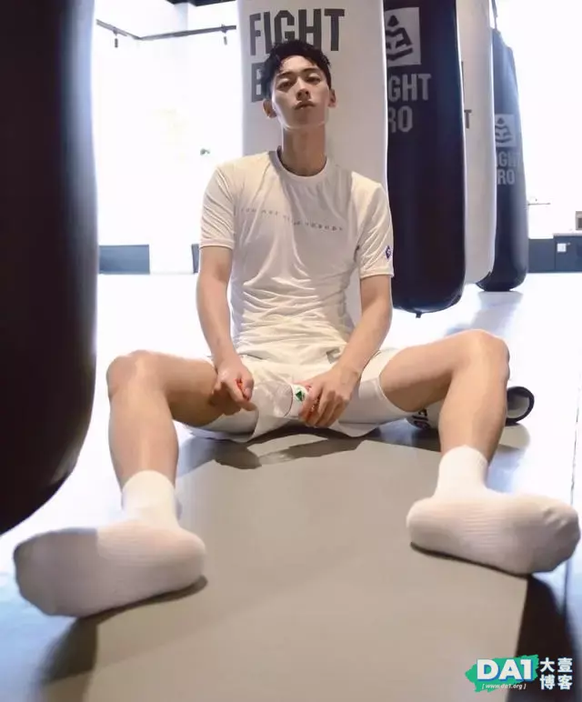 身高185肌肉体育生,干净清爽,爱好健身的臭哥哥可以做你男友吗 身高185肌肉体育生,干净清爽,爱好健身的臭哥哥可以做你男友吗