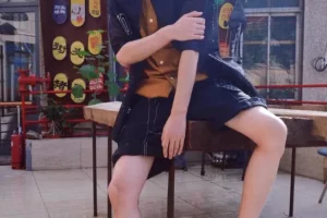 英俊帅气的小哥哥这样穿,显白更显酷,焦糖色系拯救黄皮肤男孩!-大壹博客