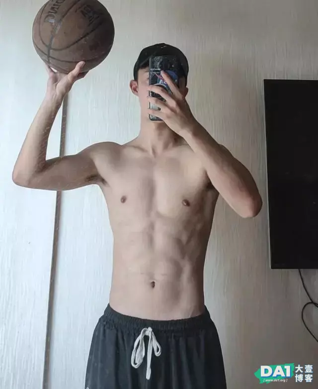 篮球运动体育生,结实的肌肉,阳光般的容颜,和好兄弟同框合影! 篮球运动体育生,结实的肌肉,阳光般的容颜,和好兄弟同框合影!