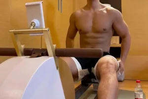 满身胶原蛋白的体育生小哥哥,搓衣板腹肌,结实肌肉,有点心动了-大壹博客