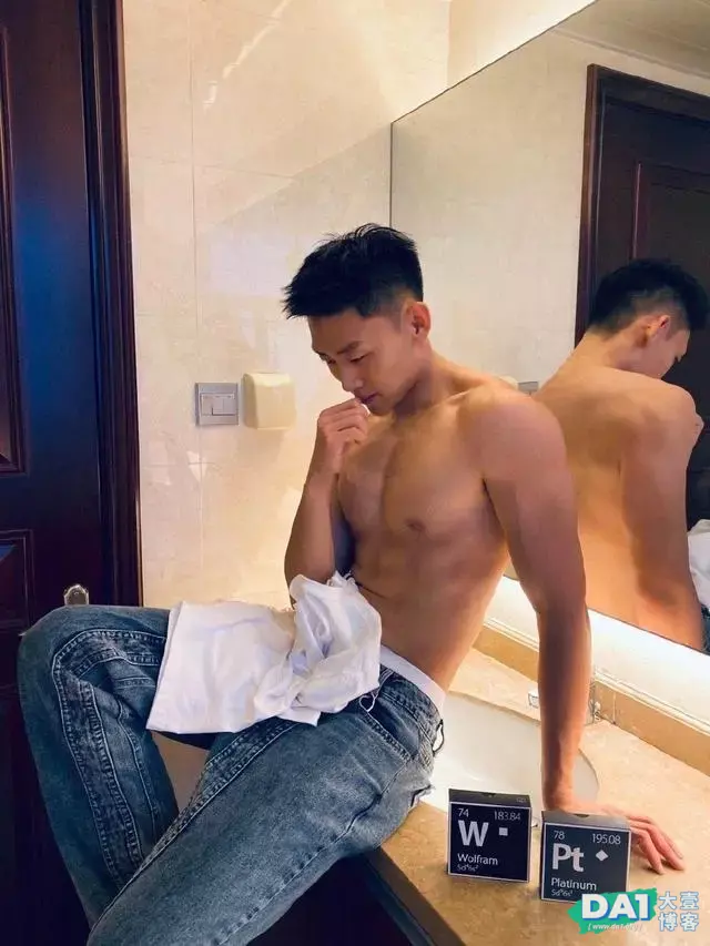 肌肉小狼狗的自拍写生!184条顺腹肌私房照,比空少体育生还好看! 肌肉小狼狗的自拍写生!184条顺腹肌私房照,比空少体育生还好看!