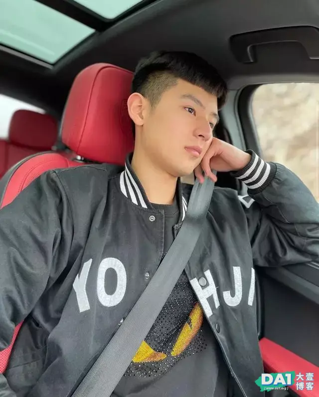 可爱到爆的03年小奶狗,干净、清爽的外型,是你的夏日限定男友吗 可爱到爆的03年小奶狗,干净、清爽的外型,是你的夏日限定男友吗