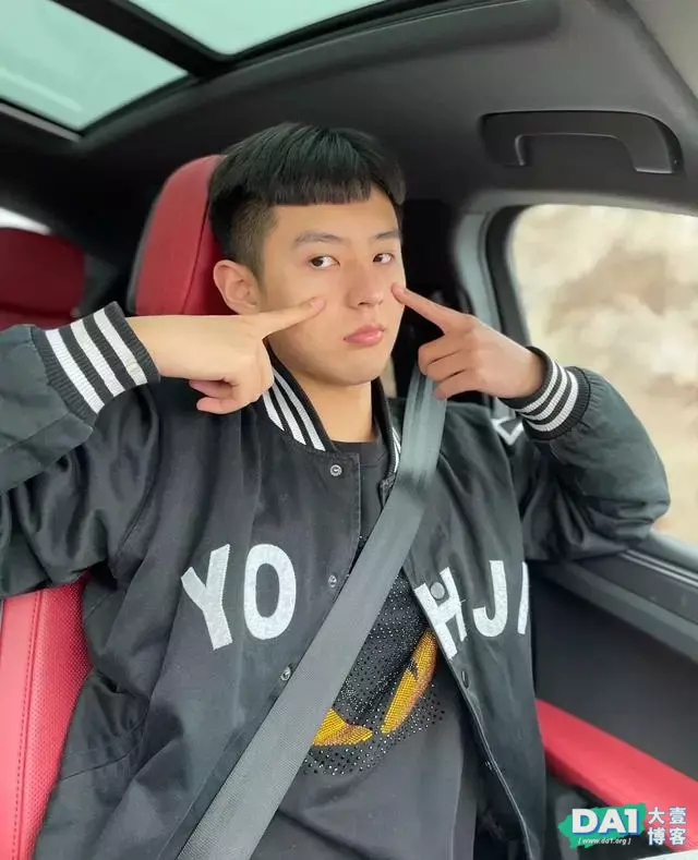 可爱到爆的03年小奶狗,干净、清爽的外型,是你的夏日限定男友吗 可爱到爆的03年小奶狗,干净、清爽的外型,是你的夏日限定男友吗