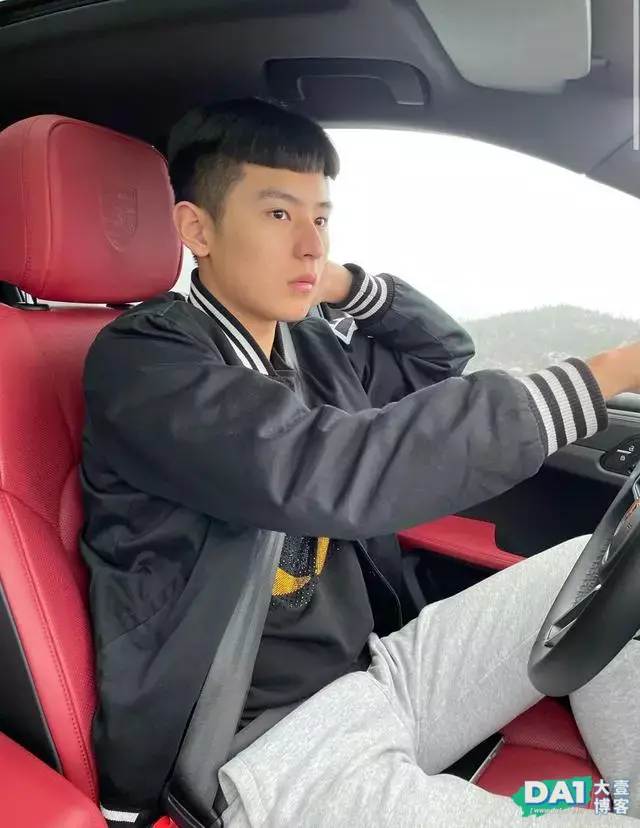 可爱到爆的03年小奶狗,干净、清爽的外型,是你的夏日限定男友吗 可爱到爆的03年小奶狗,干净、清爽的外型,是你的夏日限定男友吗