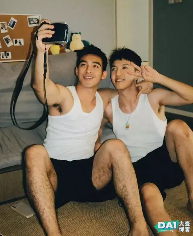 堪比体育生的寸头小哥哥,眉眼精致帅气有型,这么狼的身材太野了 堪比体育生的寸头小哥哥,眉眼精致帅气有型,这么狼的身材太野了