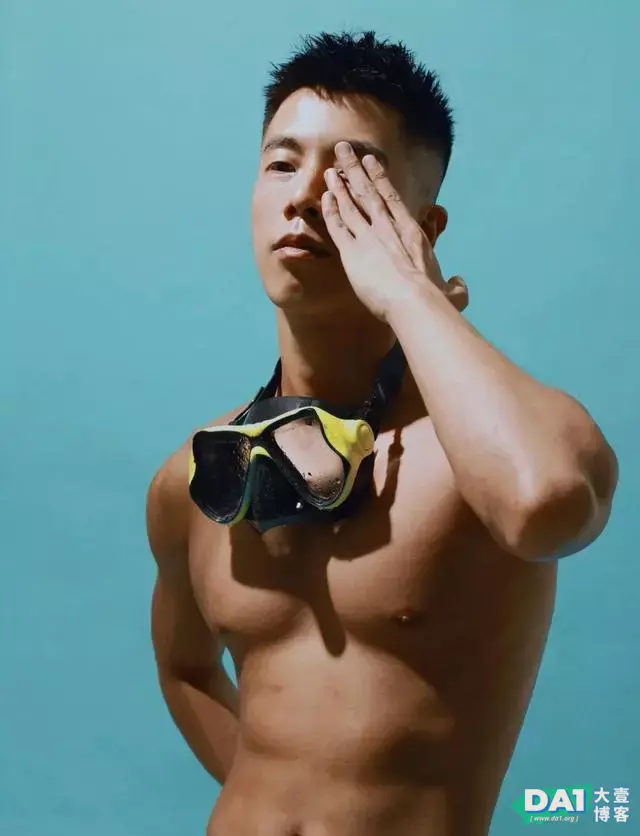 影棚海底清凉一夏,健壮身材,英俊容颜,带着游泳镜的帅气肌肉男 影棚海底清凉一夏,健壮身材,英俊容颜,带着游泳镜的帅气肌肉男