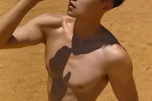 海边的肌肉小狼狗，他的腹肌堪称一绝，一身腱子肉好身材尽显无遗-大壹博客