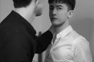 黑白穿搭组合的二位男生，高颜值有气质，原来黑白照也能这么好看-大壹博客
