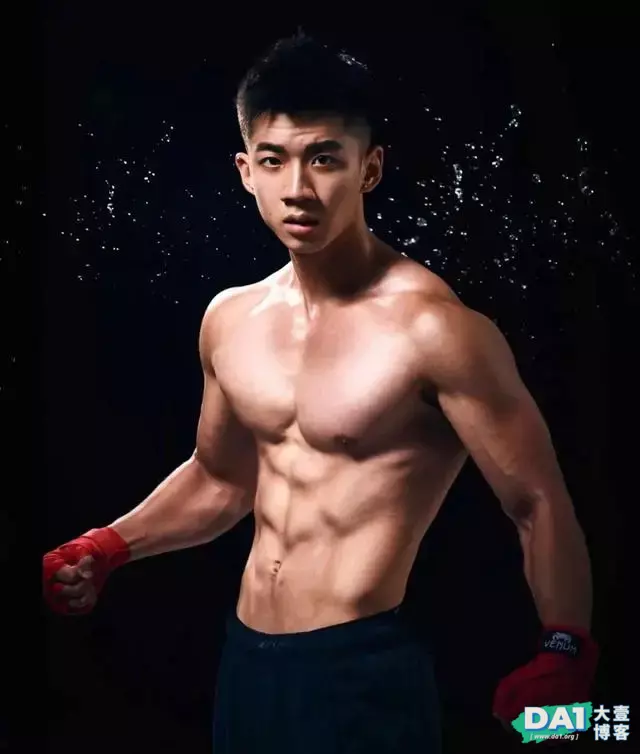身高172的健身男模,立体的五官,健美的身材,网友:这腹肌可以 身高172的健身男模,立体的五官,健美的身材,网友:这腹肌可以