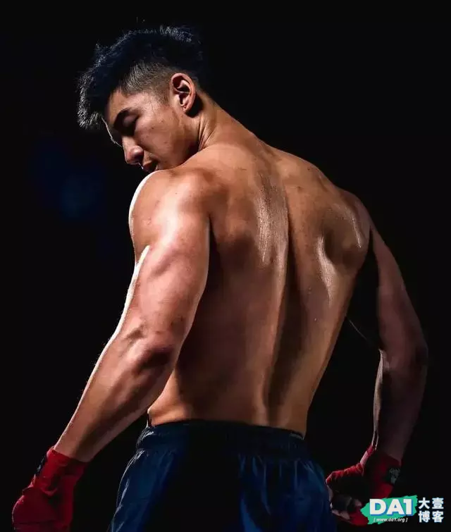 身高172的健身男模,立体的五官,健美的身材,网友:这腹肌可以 身高172的健身男模,立体的五官,健美的身材,网友:这腹肌可以