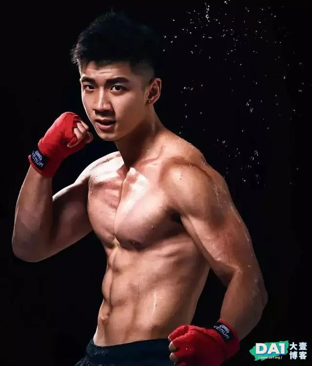 身高172的健身男模,立体的五官,健美的身材,网友:这腹肌可以 身高172的健身男模,立体的五官,健美的身材,网友:这腹肌可以